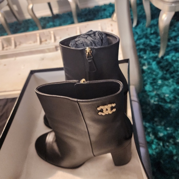 Gorgeous Authentic Chanel Ankle Boots - Picture 6 of 9